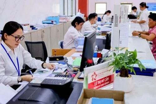 Thủ tướng yêu cầu hoàn thành việc bố trí, sắp xếp cán bộ, công chức cấp xã trong hôm nay