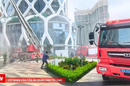 Diễn tập chữa cháy tại tòa nhà cao tầng