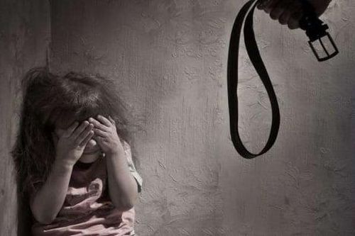 Trẻ em bị 'đe dọa' từ trong gia đình: Bạo lực không phải cách để dạy dỗ hay xây tổ ấm