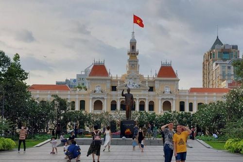 Người dân TP HCM bắt đầu làm hồ sơ trực tuyến trên Cổng dịch vụ công quốc gia