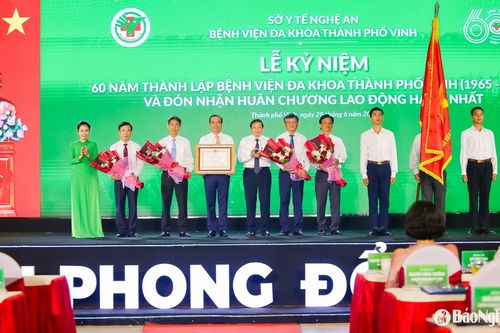 Bệnh viện Đa khoa Thành phố Vinh kỷ niệm 60 năm thành lập và đón nhận Huân chương Lao động hạng Nhất