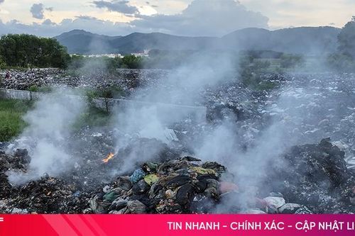 Bãi tập kết rác bốc cháy 'tra tấn' người dân