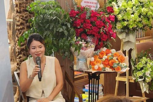 Nữ tác giả Việt kiều ra mắt 2 tác phẩm về Việt Nam và Hy Lạp tại Hà Nội
