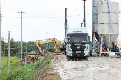 Tây Ninh đẩy nhanh tiến độ khắc phục sự cố sụt lún đường dẫn vào cầu Hòa Bình