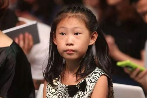 Con gái nam diễn viên từng bị chê là 'đứa bé xấu nhất showbiz', nay lột xác ngoạn mục thành ca sĩ
