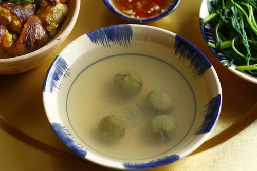 Canh rau muống dầm sấu