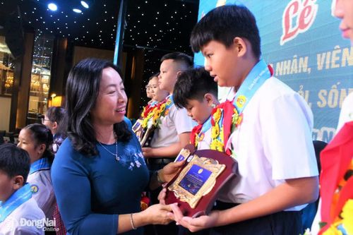 Công đoàn Đồng Nai tuyên dương 714 học sinh Học giỏi, sống tốt