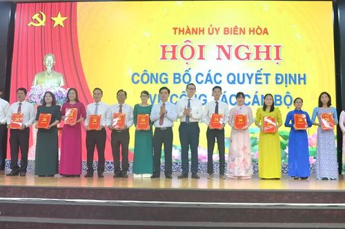 Ban Thường vụ Thành ủy Biên Hòa công bố các quyết định về công tác cán bộ