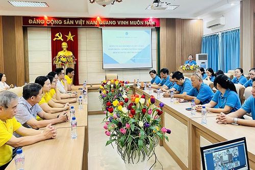 Ra quân đưa bảo hiểm xã hội, bảo hiểm y tế đến từng người dân