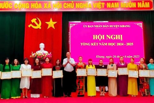 Kbang: 135 giáo viên được tặng danh hiệu 'Chiến sĩ thi đua' cấp cơ sở năm học 2024-2025