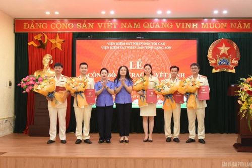Viện Kiểm sát nhân dân tỉnh: Công bố và trao quyết định về công tác cán bộ