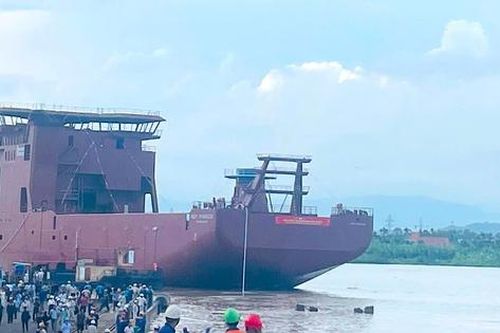 Hạ thủy tàu dịch vụ năng lượng ngoài khơi hiện đại