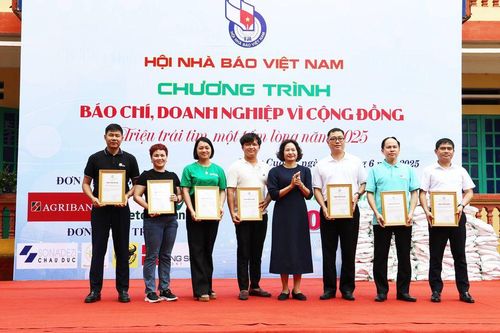 Lan tỏa yêu thương từ báo chí và doanh nghiệp đến cộng đồng