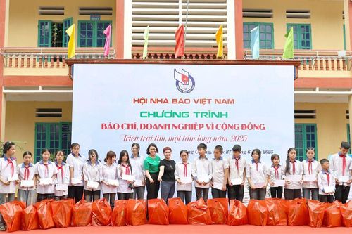 'Triệu trái tim, một tấm lòng': Khi báo chí và doanh nghiệp cùng chung tay vì cộng đồng