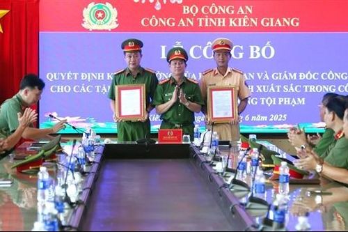 Khen thưởng các tập thể có thành tích xuất sắc trong đấu tranh phòng, chống tội phạm