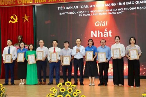 Bắc Giang trao giải Cuộc thi 'Học sinh tham gia môi trường mạng an toàn, lành mạnh, sáng tạo'