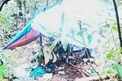 Phát hiện thi thể người đàn ông trên võng trong rừng sâu