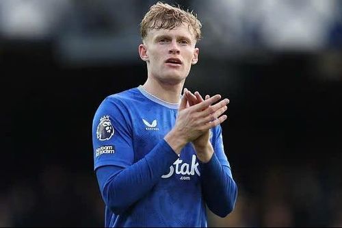 Everton giữ chân thành công trụ cột