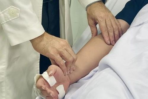 Đang ngồi ăn trên tàu, nữ du khách nước ngoài đột ngột mất ý thức rồi tử vong sau đó