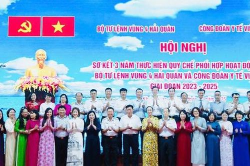 Tiếp tục đẩy mạnh phối hợp hiệu quả chăm sóc sức khỏe cán bộ, chiến sĩ Vùng 4 Hải quân
