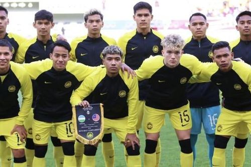 Sau vụ 'rời sân bằng xe bọc thép', Malaysia yêu cầu Indonesia đảm bảo an toàn cầu thủ