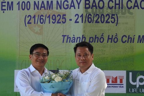 Khai mạc giải quần vợt báo Đại đoàn kết lần thứ nhất