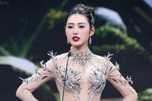Màn ứng xử tiếng Anh gây cười của Hoa hậu Trâm Anh