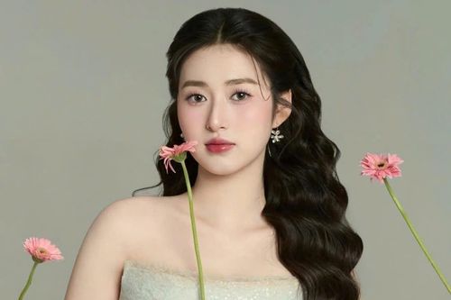 Cô gái 19 tuổi vừa trở thành Hoa hậu Trái Đất Việt Nam là ai?