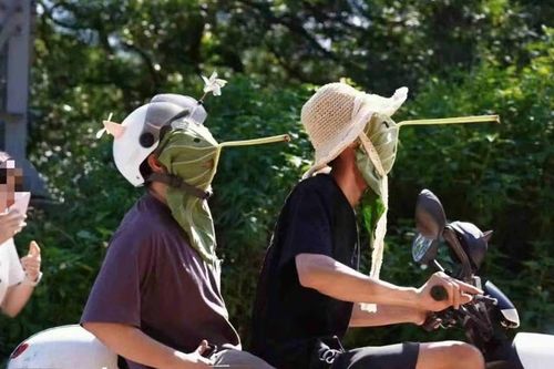 Trào lưu khẩu trang lá sen tại Trung Quốc