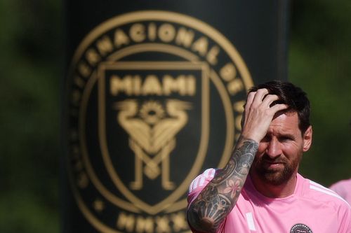 Messi đi bộ, trận đấu cúi đầu