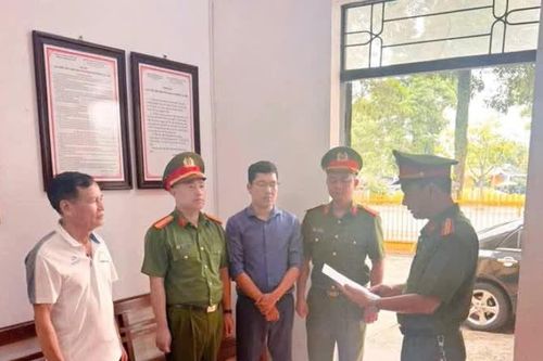 Khởi tố, bắt tạm giam kế toán trường chiếm đoạt tiền bảo hiểm y tế của học sinh