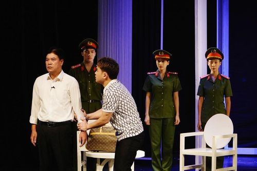 Vở kịch 'Đoạn kết': Cuộc giằng co giữa công lý và ân tình