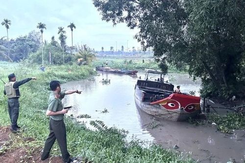 Bắt nhóm đối tượng khai thác cát trái phép trên sông Đồng Nai