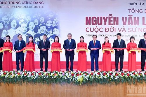 Khai mạc Triển lãm 'Tổng Bí thư Nguyễn Văn Linh - Cuộc đời và sự nghiệp'