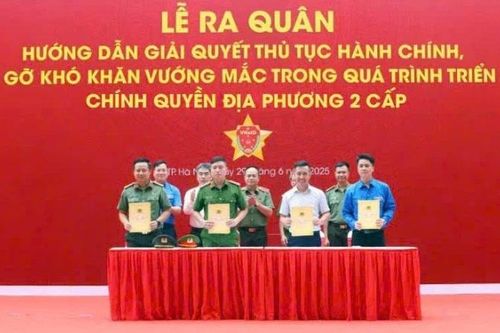 Ra quân hướng dẫn thủ tục hành chính trong triển khai chính quyền địa phương 2 cấp