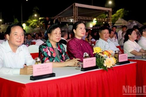 Chương trình nghệ thuật 'Âm vang ngày mới' chào mừng hợp nhất tỉnh Tuyên Quang và Hà Giang