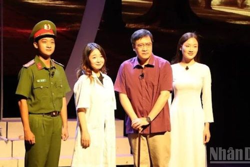 Hình tượng người chiến sĩ công an qua vở 'Hoàng hôn rực nắng'