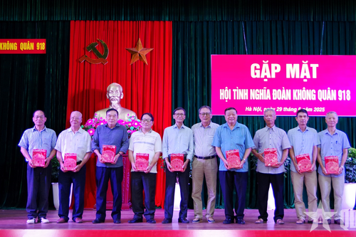 Gặp mặt Hội tình nghĩa Đoàn Không quân 918