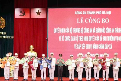 Hà Nội ra mắt lực lượng Công an 126 xã, phường mới