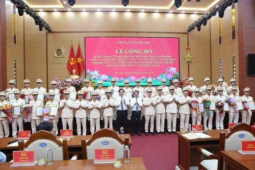 Công bố quyết định công tác cán bộ đối với Ban Giám đốc Công an tỉnh Phú Thọ mới