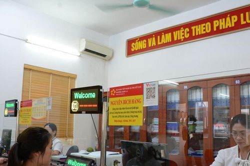 Cán bộ, công chức không được từ chối giải quyết thủ tục hành chính với lý do đang sắp xếp bộ máy