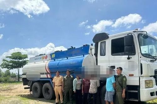 Phát hiện gần 5.000 lít dầu D.O không nguồn gốc vận chuyển trên sông Thị Vải