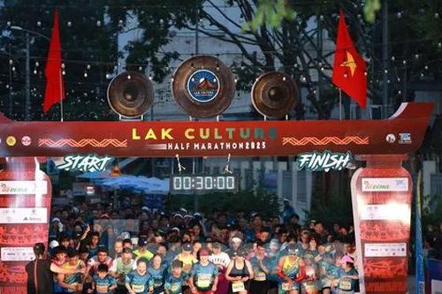 Hàng trăm runner đua tài, khám phá văn hóa M'nông, hướng về cộng đồng