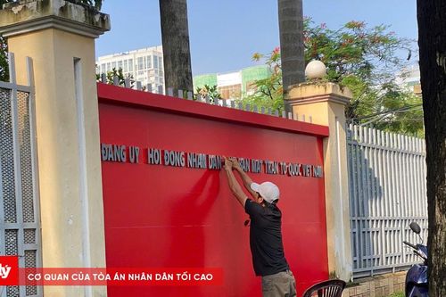 Trụ sở TP.HCM 'khoác áo mới' trước ngày vận hành chính quyền 2 cấp