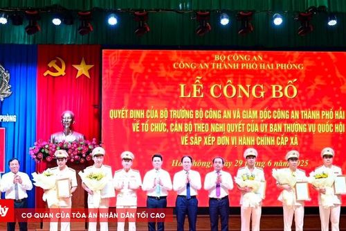 Công bố quyết định về công tác cán bộ Công an TP Hải Phòng sau sáp nhập