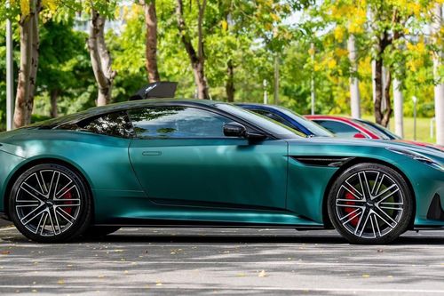 Siêu xe Aston Martin DB12 duy nhất Việt Nam rớt giá 9 tỷ sau 600km lăn bánh