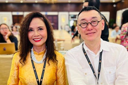 NSND Minh Châu rạng rỡ làm giám khảo, tài tử Park Sung Woong nói tiếng Việt