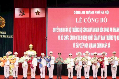 Hà Nội công bố tổ chức, cán bộ Công an 126 xã, phường