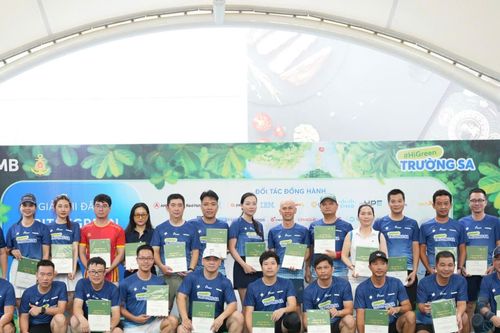 Hơn 120 người tham gia giải pickleball gây quỹ trồng cây xanh ở Trường Sa
