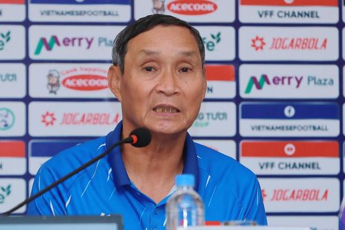 Huỳnh Như 'tịt ngòi', HLV Mai Đức Chung nói gì?